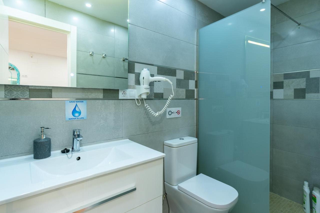 Locksmith Apartment - Park Option Севилья Экстерьер фото