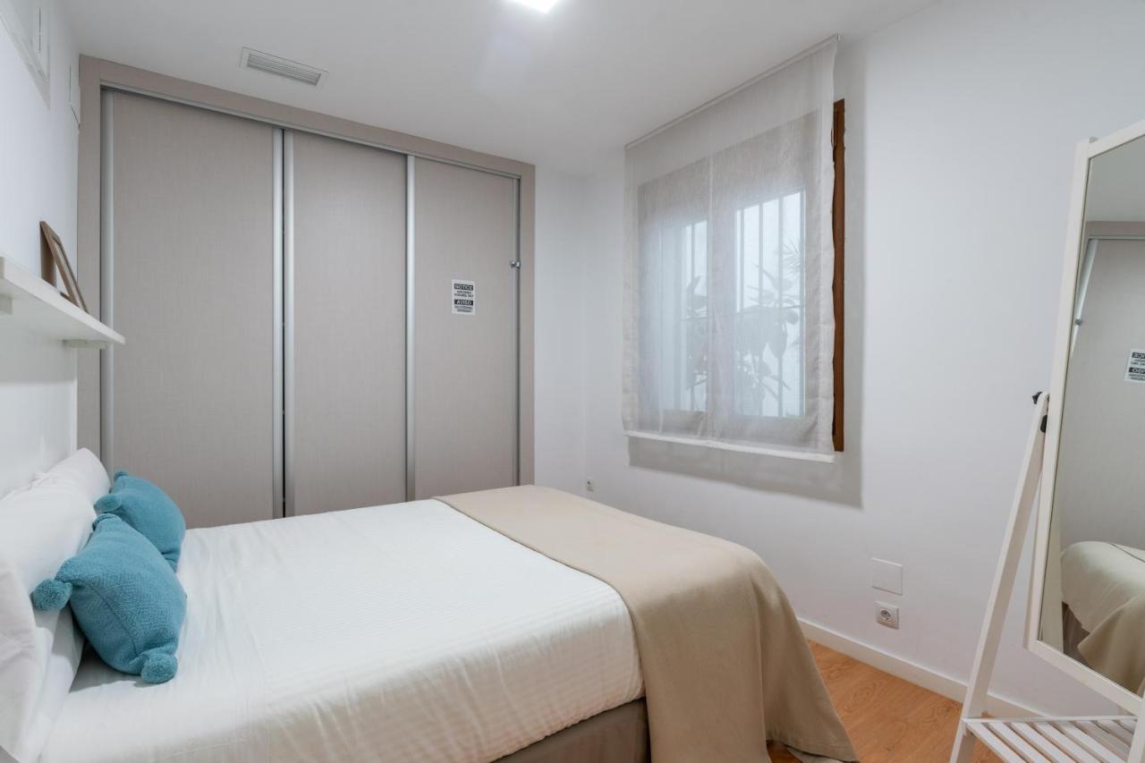 Locksmith Apartment - Park Option Севилья Экстерьер фото