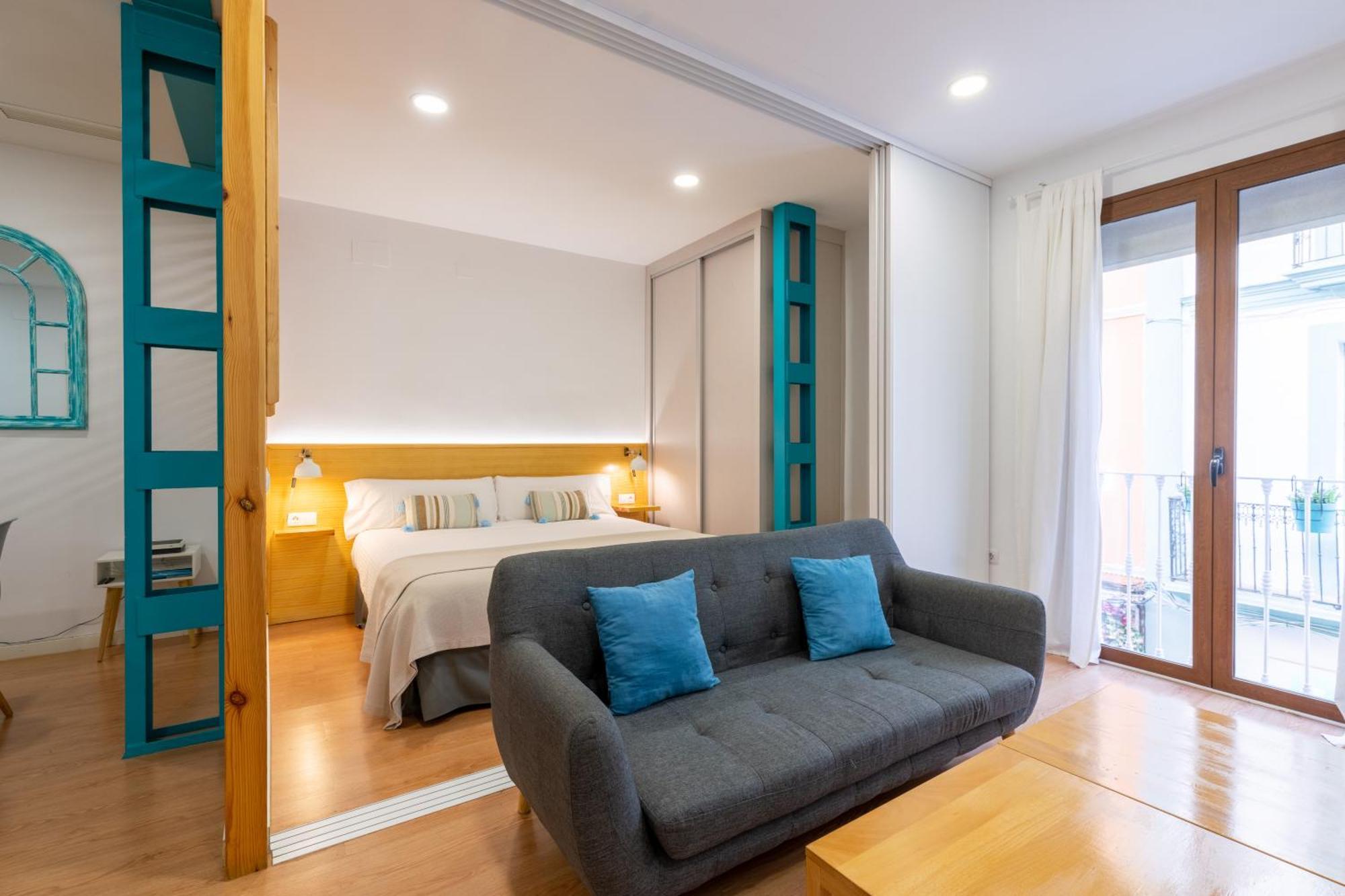 Locksmith Apartment - Park Option Севилья Экстерьер фото