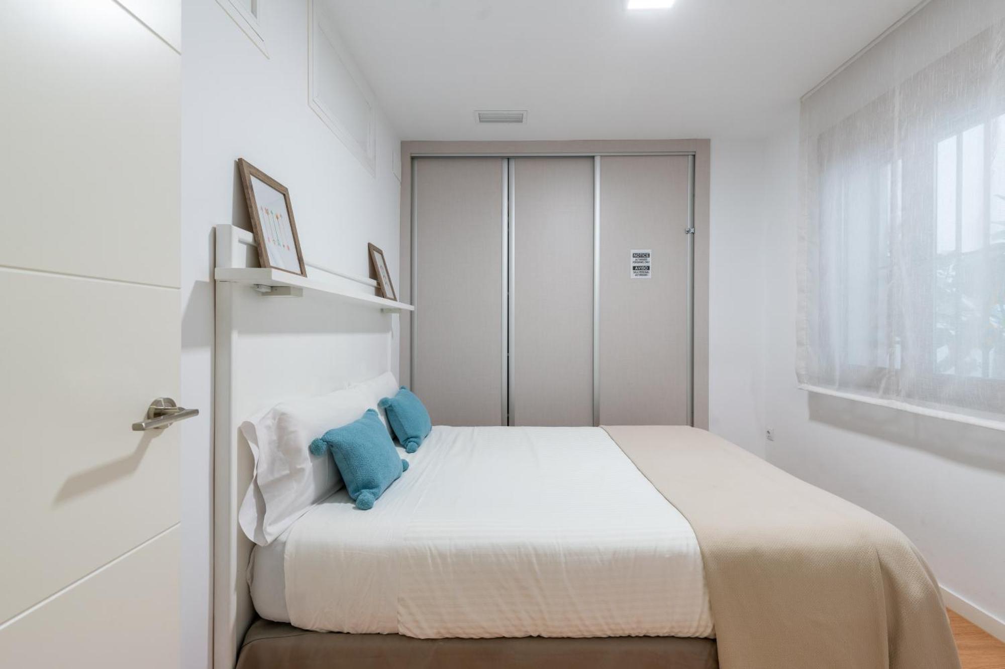 Locksmith Apartment - Park Option Севилья Экстерьер фото